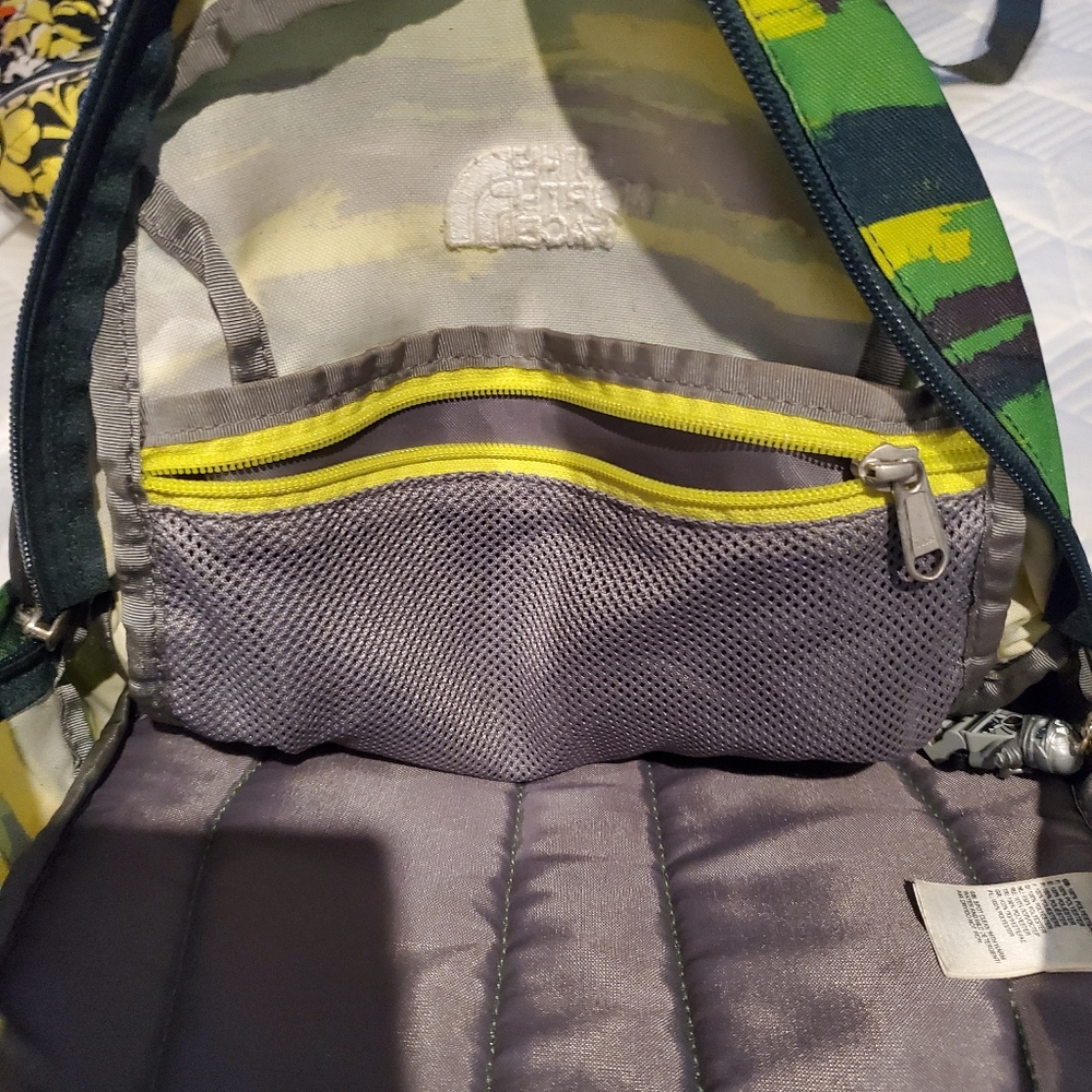 Kids North face happy camper small backpack bungee front and 2 side mesh pockets - Picture 10 of 14